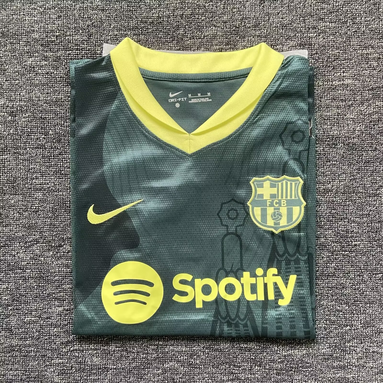 24/25 Barcelona Training Green Football shirt Thai Quality