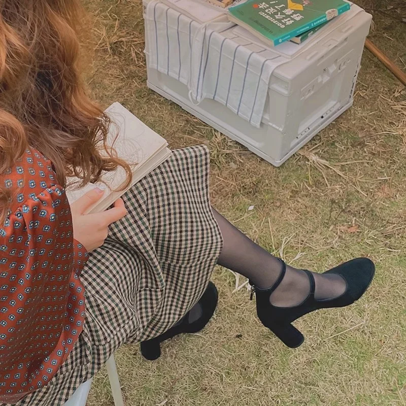 Toloer Toloer High Heel Mary Jane Shoes Women's Soft Leather 2024 Spring Hepburn Wind Black Retro Thick Heel Simple Single Shoes With Skirt-Outfit Ideas