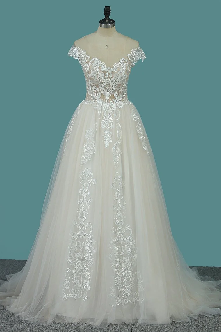 Luluslly Bateau Long Ruffles Wedding Dresses With Lace Appliques