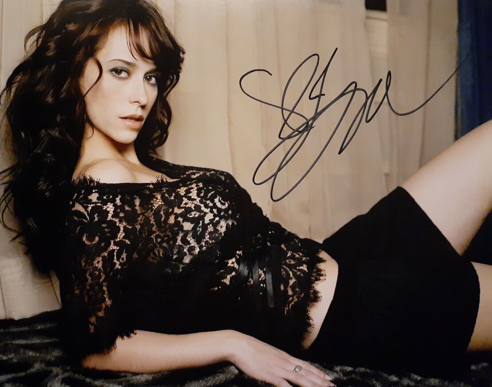 Jennifer Love Hewitt signed 8x10