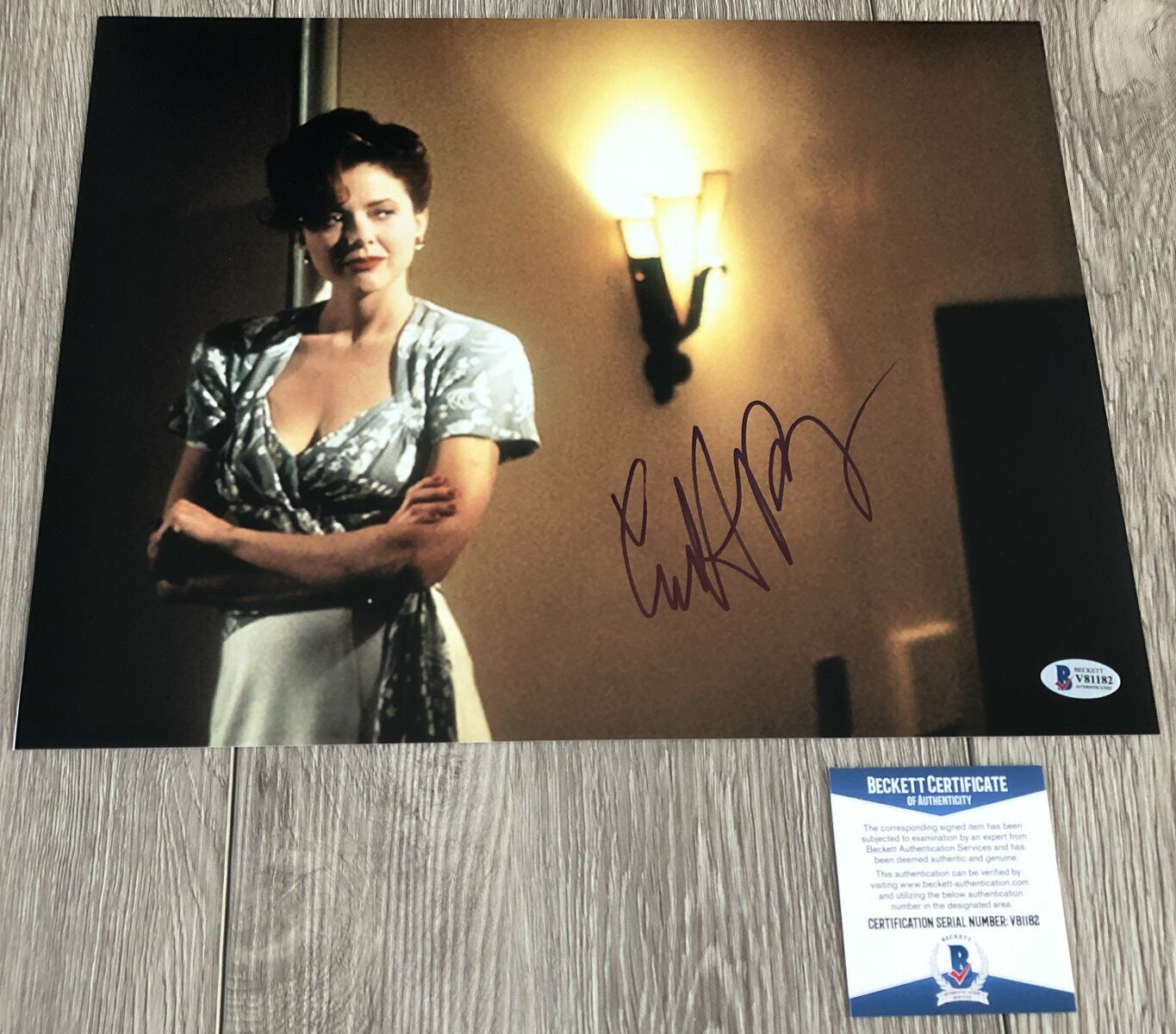 ANNETTE BENING BUGSY AMERICAN BEAUTY SIGNED 11x14 Photo Poster painting wEXACT PROOF BECKETT COA