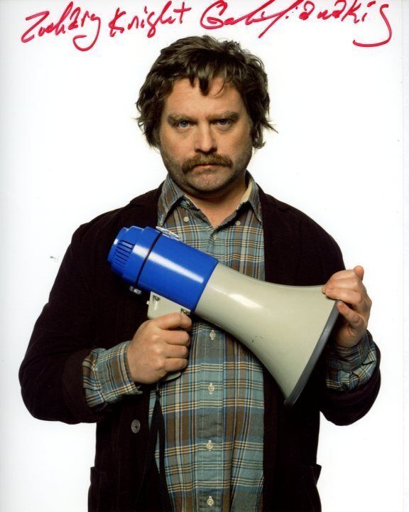 ZACH GALIFIANAKIS Signed Autographed Photo Poster painting RARE FULL NAME SIGNATURE