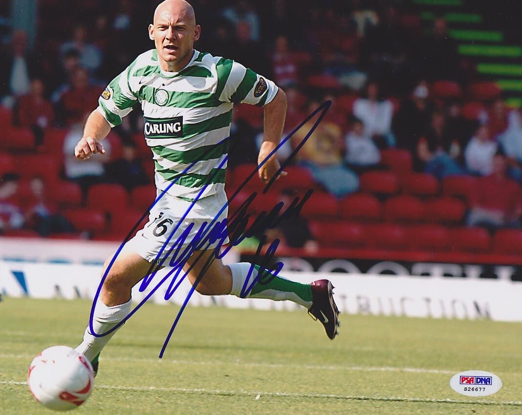 Thomas Gravesen SIGNED 8x10 Photo Poster painting Celtic F.C. *VERY RARE* PSA/DNA AUTOGRAPHED