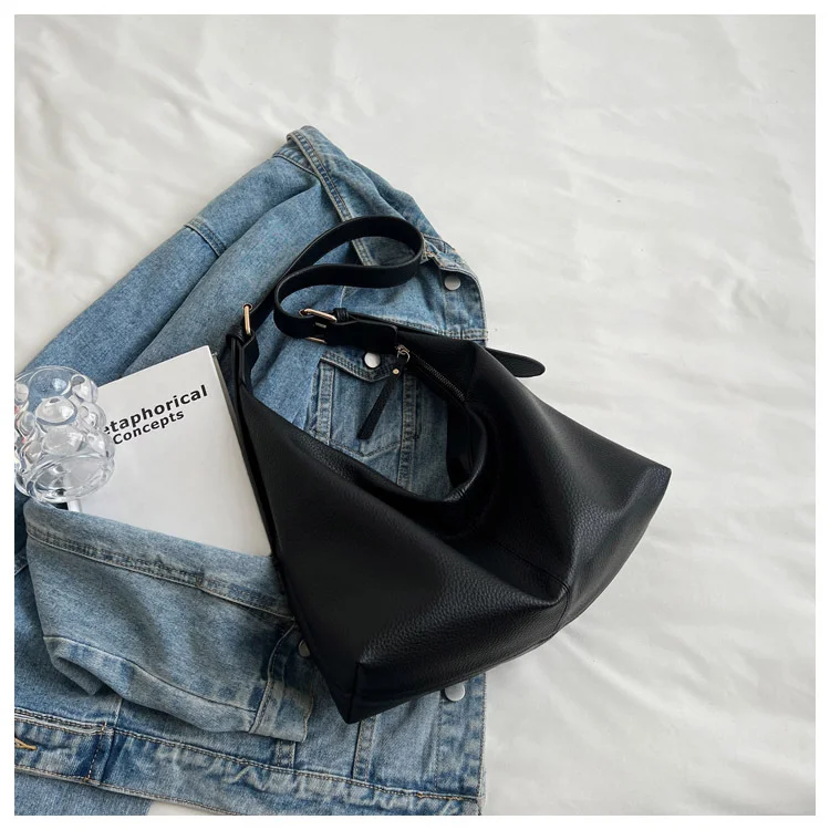 Personality Single Shoulder Large Capacity Tote Bag