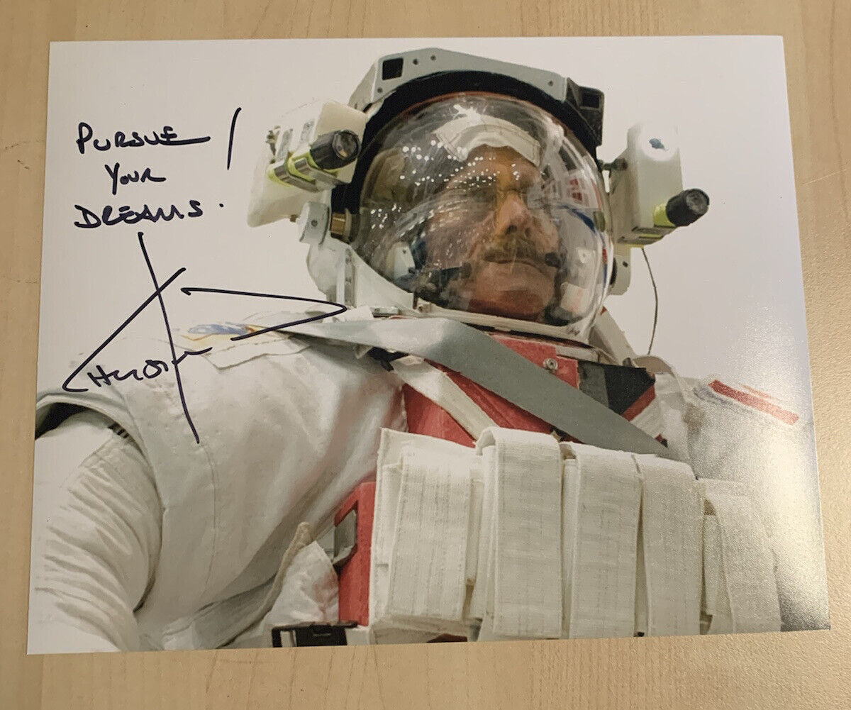 CHRIS HADFIELD SIGNED 8x10 Photo Poster painting ASTRONAUT 1st CANADIAN IN SPACE AUTOGRAPHED