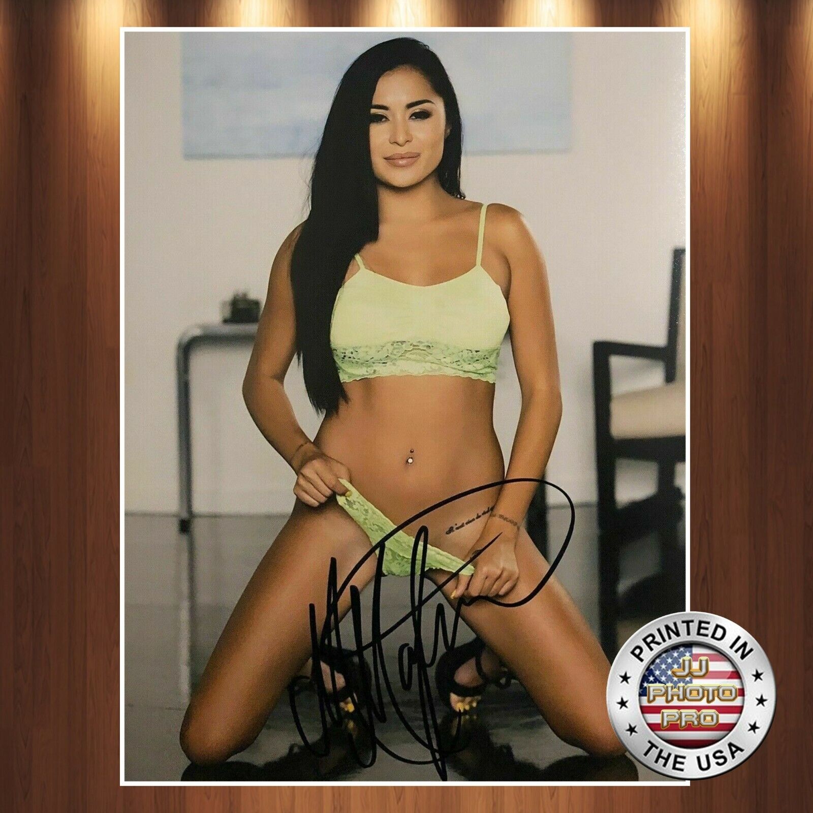 Michelle Maylene Autographed Signed 8x10 Photo Poster painting (Model) REPRINT