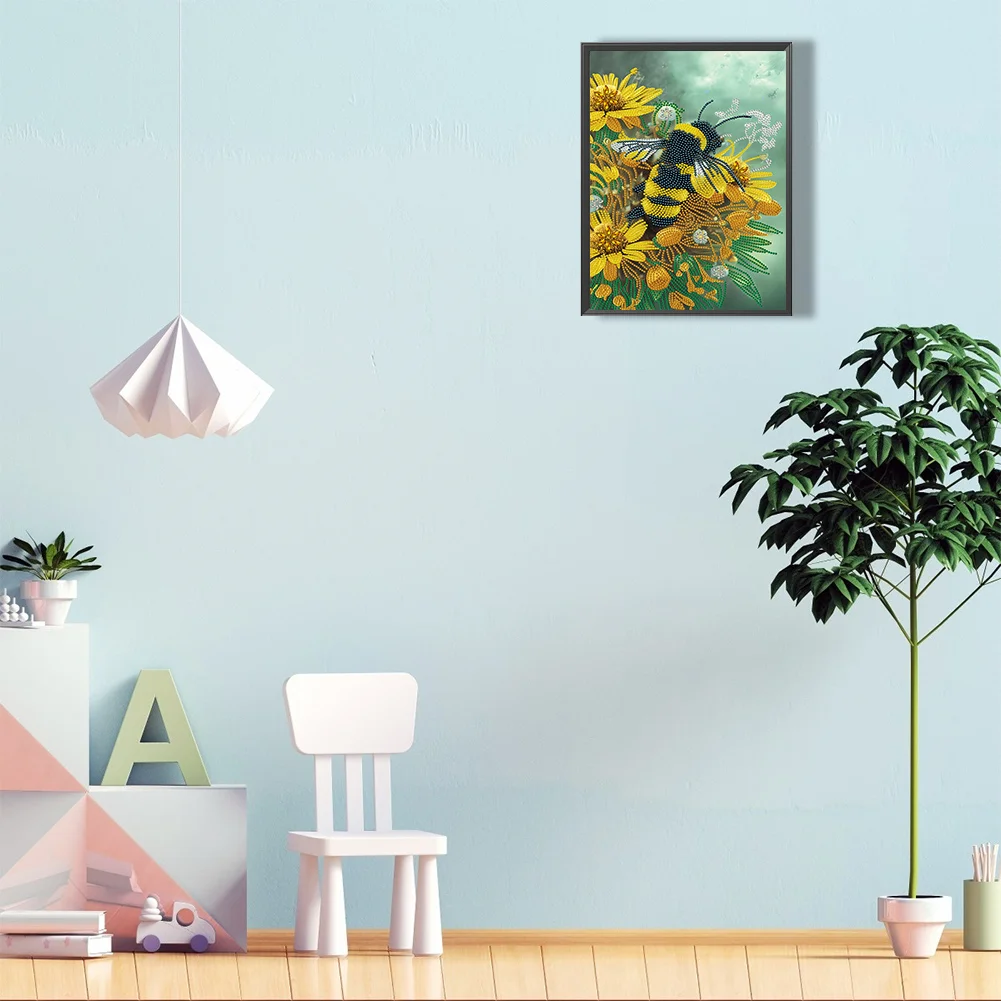 Special Shape Diamond Painting 30*40cm - Bee