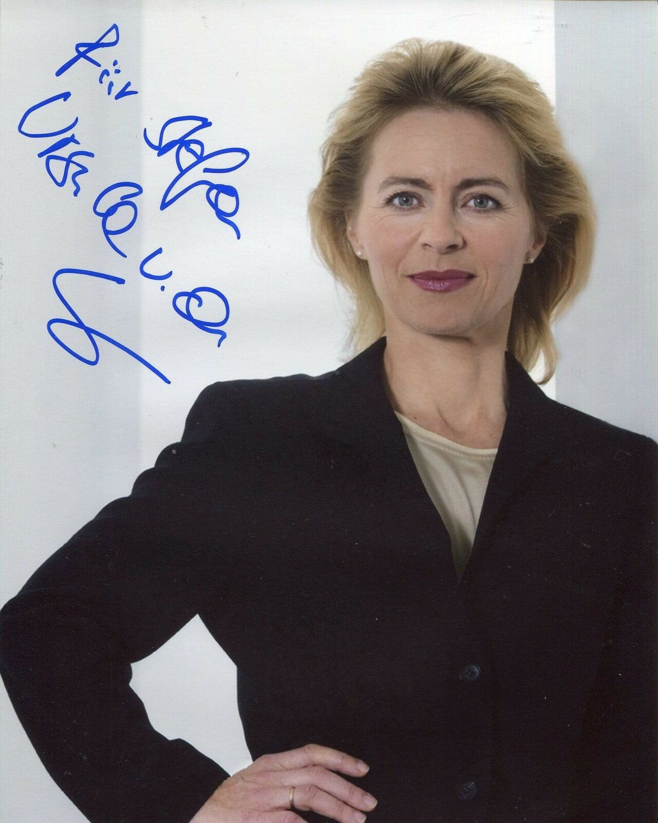 Ursula von der Leyen autograph PRESIDENT EUROPEAN COMMISSION, signed Photo Poster painting