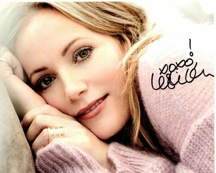 LESLIE MANN Signed Autographed Photo Poster painting