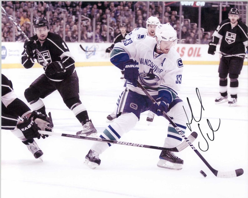 Daniel Sedin Signed Autographed Glossy 8x10 Photo Poster painting Vancouver Canucks - COA Matching Holograms