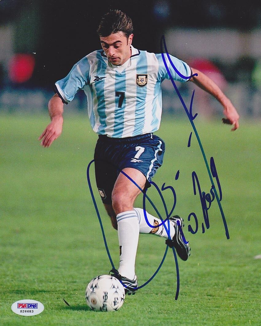 Claudio Lopez SIGNED 8x10 Photo Poster painting Argentina *VERY RARE* PSA/DNA AUTOGRAPHED