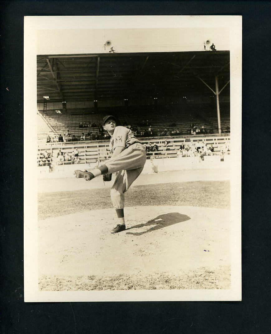 Red Barrett circa 1938 Type 1 Original Press Photo Poster painting Cincinnati Reds