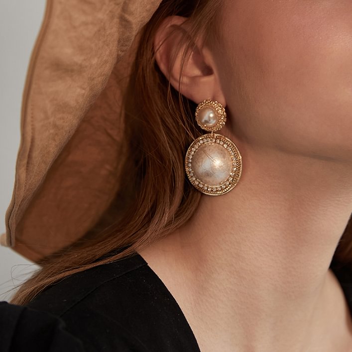 Round single pearl earrings
