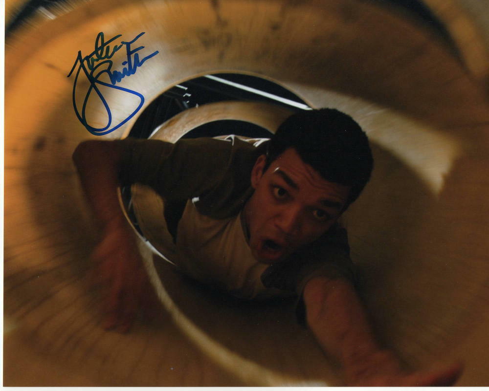 JUSTICE SMITH - SIGNED AUTOGRAPH 8X10 Photo Poster painting - JURASSIC WORLD, THE GET DOWN STUD