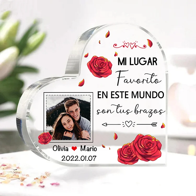 Placa de acrílico en forma de corazón con rosas con 2 nombres, foto y fecha personalizados