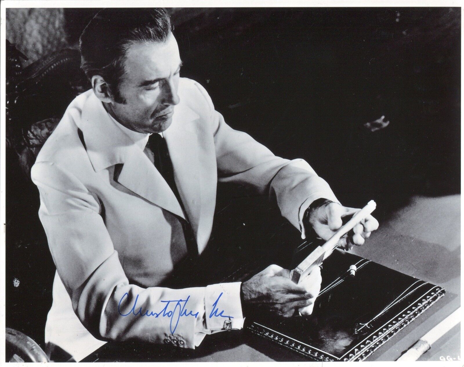 007 James Bond THE MAN WITH THE GOLDEN GUN Photo Poster painting signed by Christoper Lee - UACC