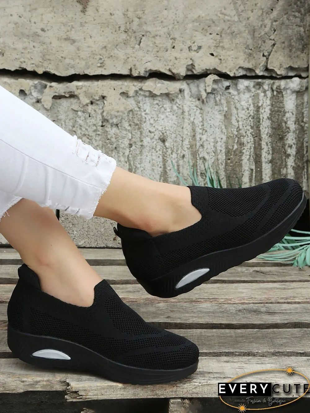 Contrasting Color Comfort Shock Absorbing Flyknit Sneakers