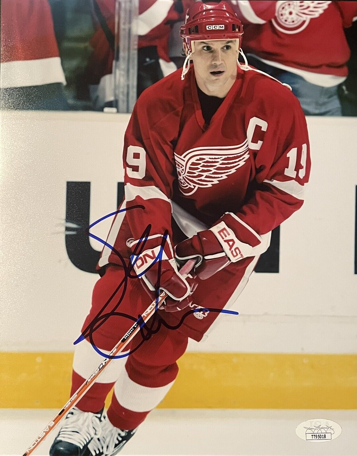 Steve Yzerman Signed Detroit Red Wings 8x10 Photo Poster painting JSA Authenticated Proof