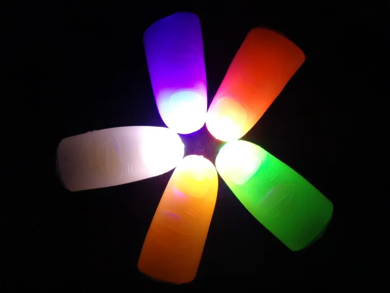 Light energy dancing finger lamp