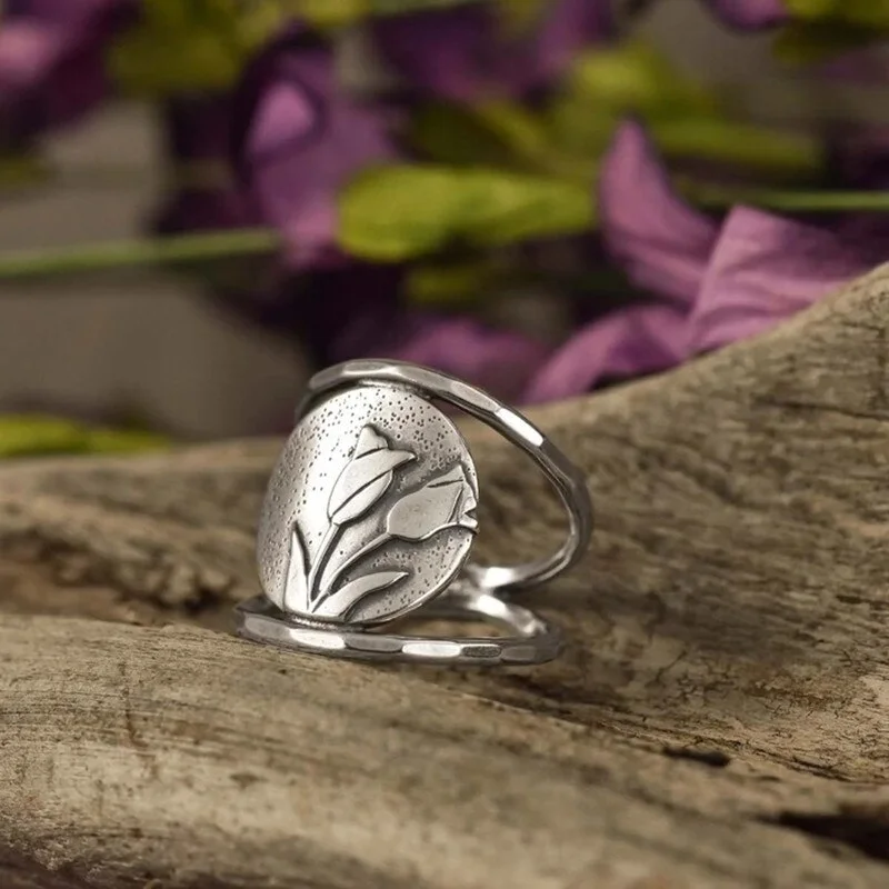 Vintage Women Hand Carved Lily of The Valley Ring Simple Fashion Metal Hollow Flower Floral Ring Wedding Jewelry Gift