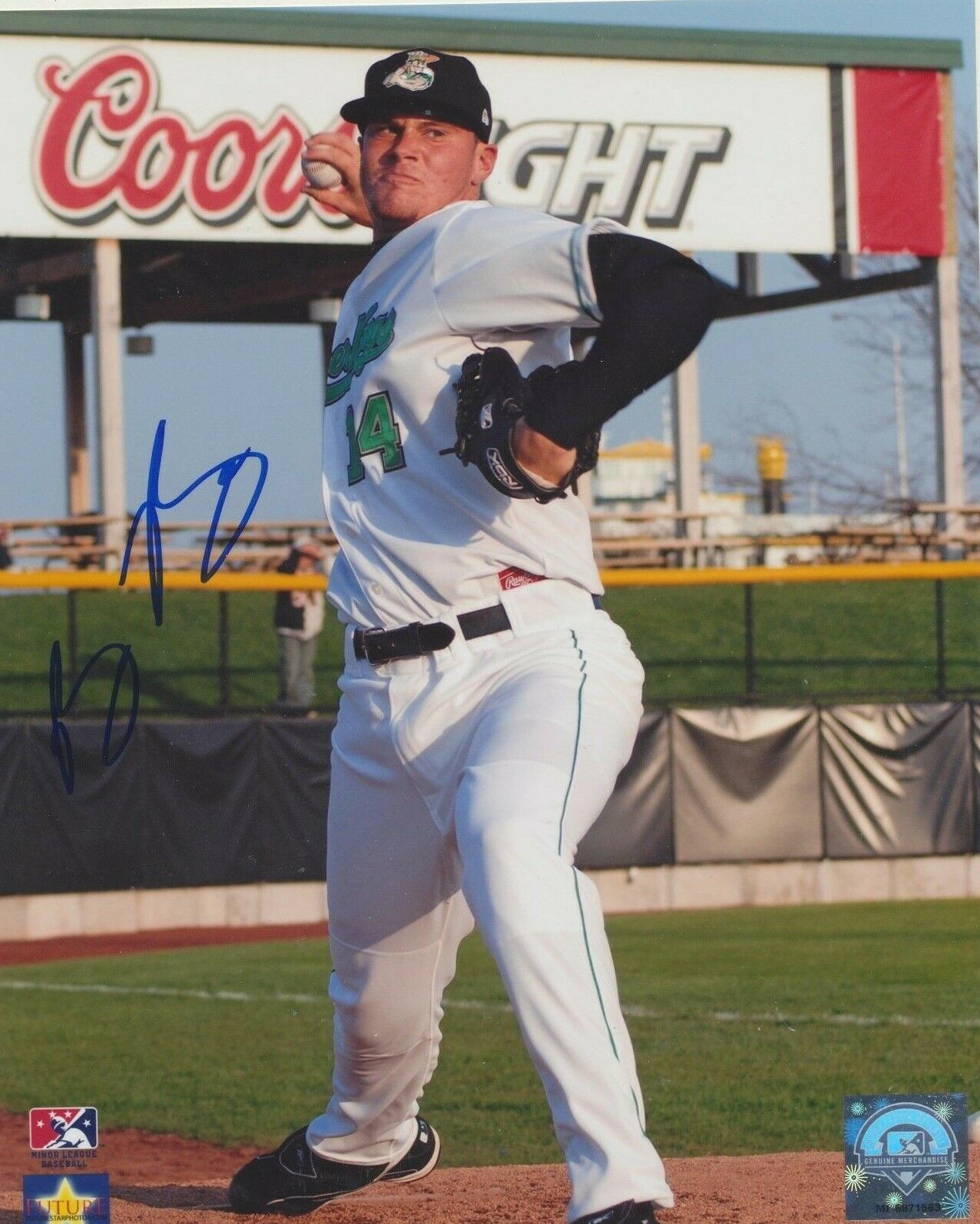 Blake Beavan autographed 8x10 Seattle MarinersC470