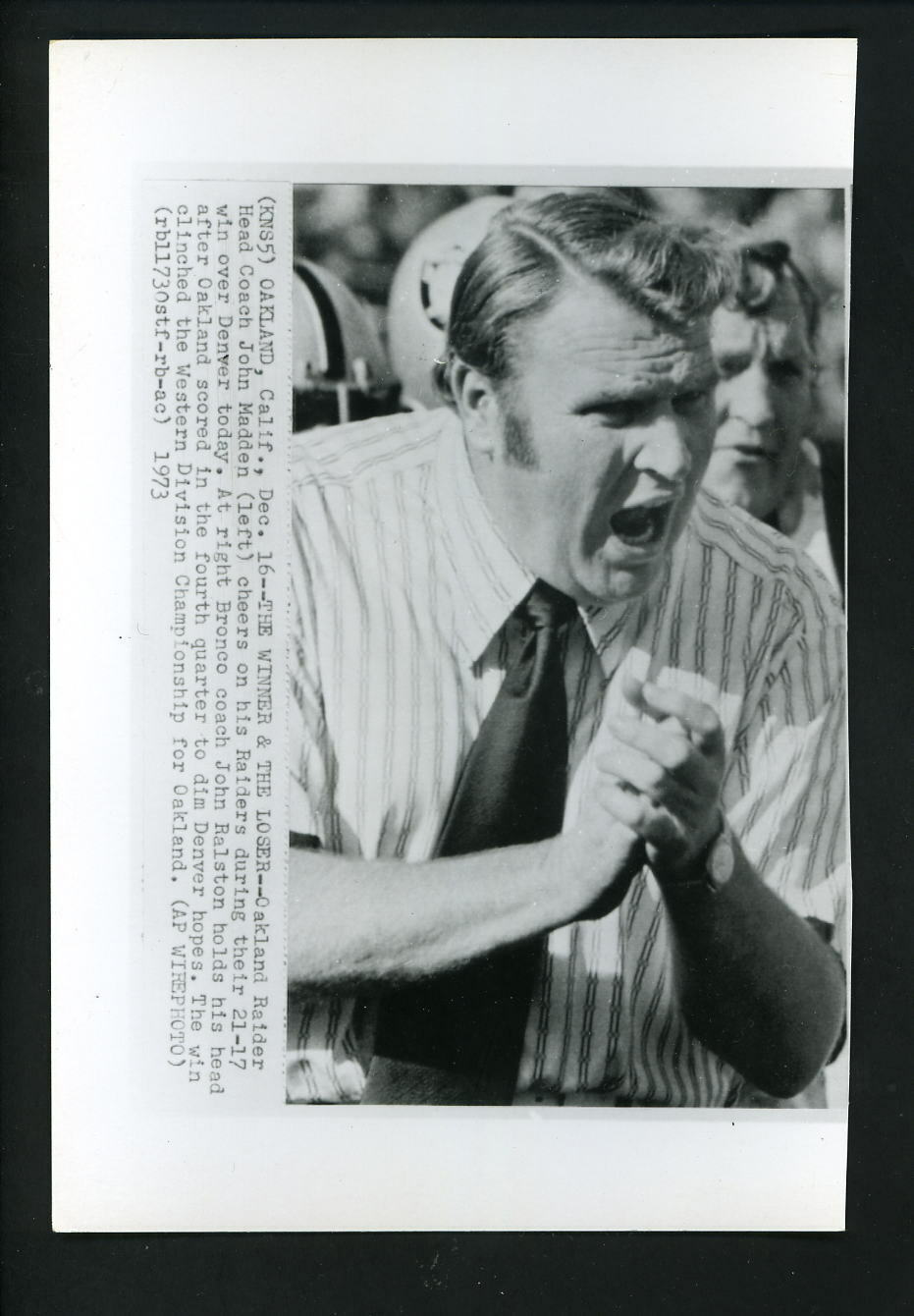 John Madden Oakland Raiders coach 1973 Press Photo Poster painting