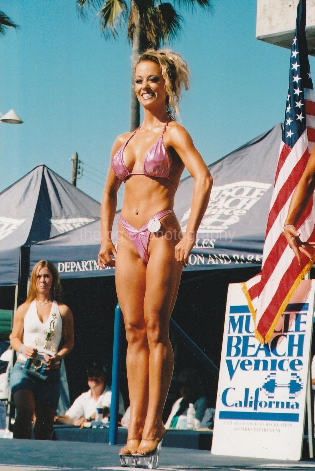 PRETTY GIRL Muscle Beach FOUND Photo Poster paintingGRAPH Color CALIFORNIA Bikini 812 10 C