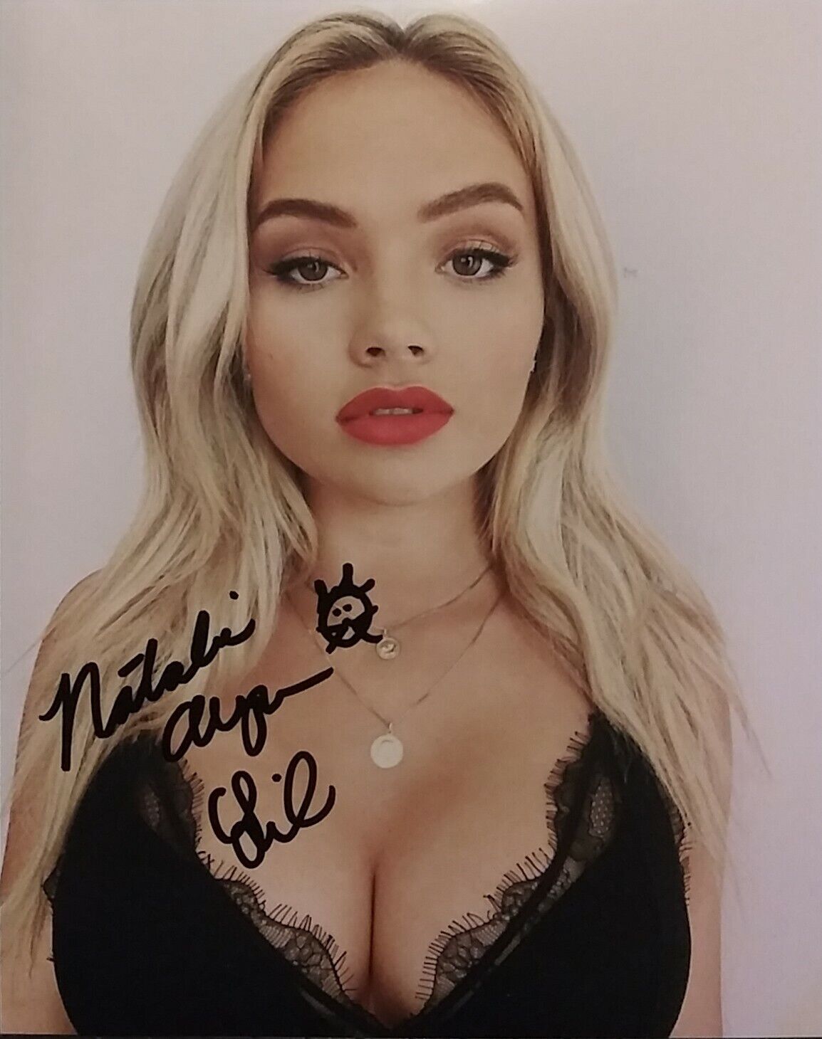 Natalie alyn Lind - Chucky - signed 8x10