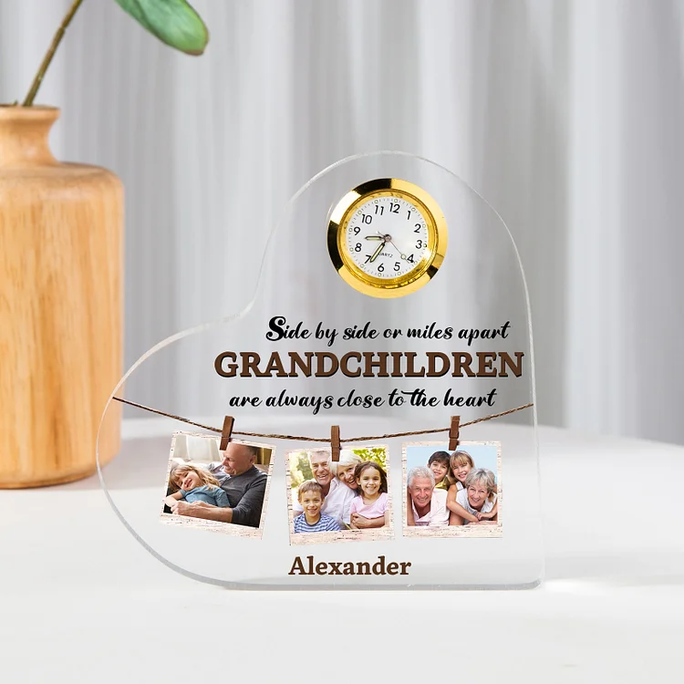 A la familia-Placa acrílica en forma de corazón con un reloj 1 texto, 3 fotos y 1 nombre personalizados