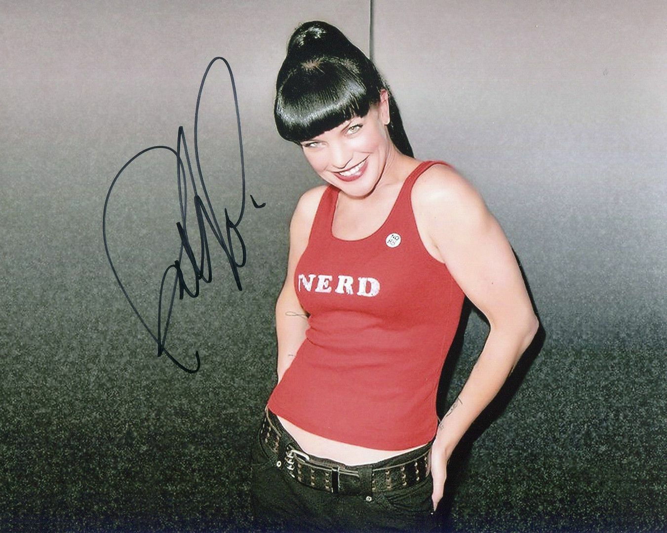 Pauley Perrette Autograph Signed Photo Poster painting Print 3