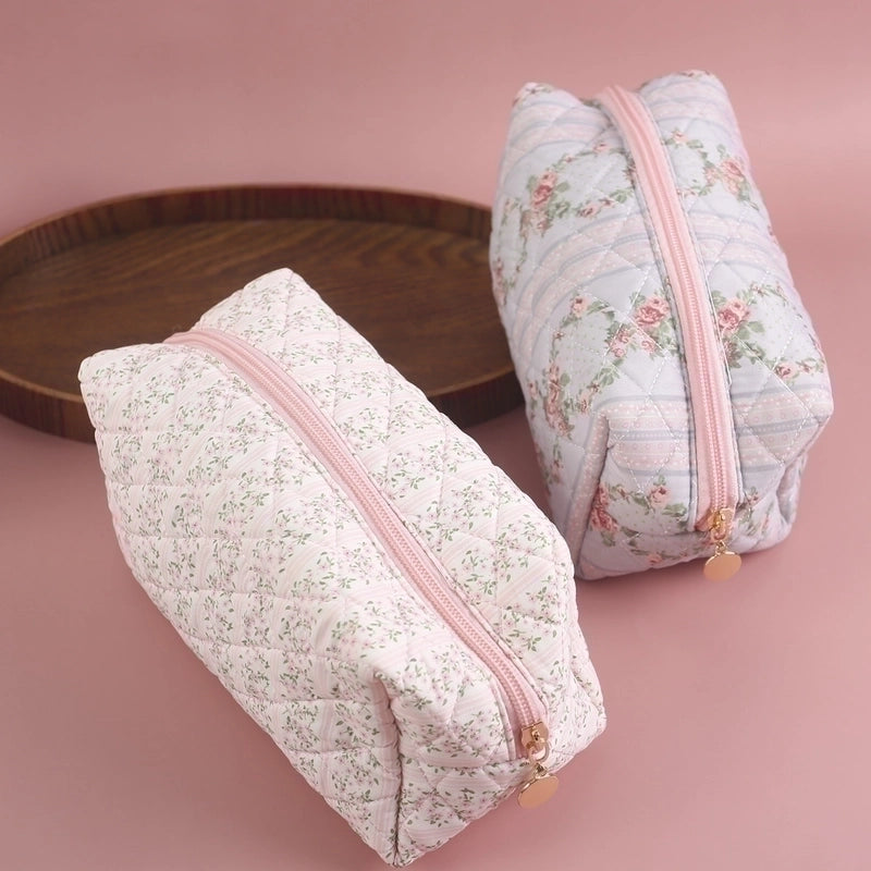 Women's Polyester Flower Vintage Style Pillow Shape Zipper Cosmetic Bag Wash Bag