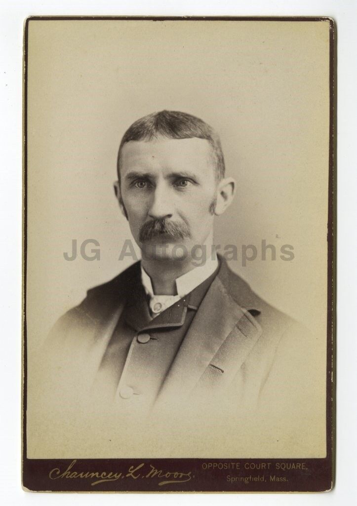 19th Century Gentleman - Springfield, MA - C. Moore Photo Poster painting Studio Cabinet Card