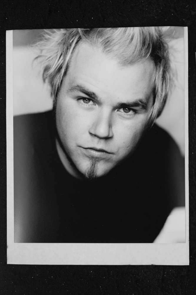 Tyler Labine - 8x10 Headshot Photo Poster painting w/ Resume - Antirtrust (Rare)