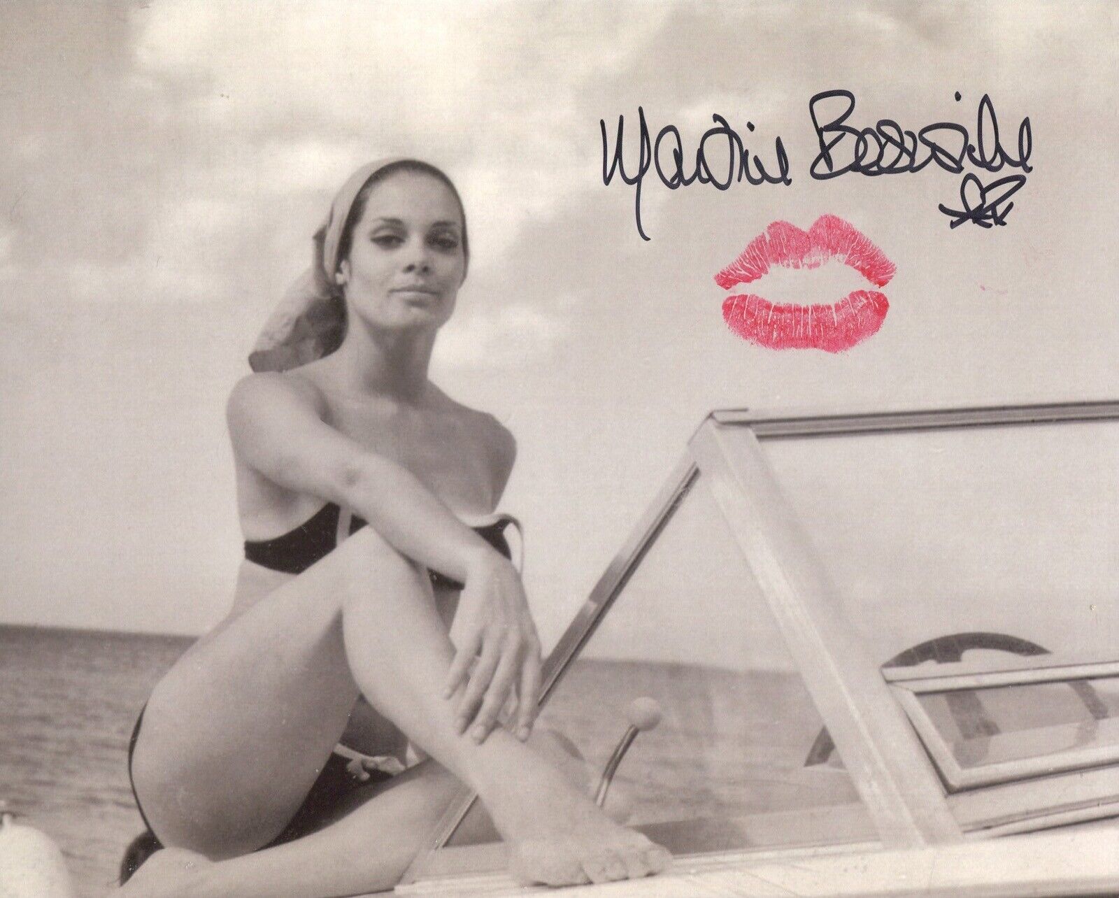 007 Bond girl Martine Beswick signed & actually kissed Photo Poster painting! No4 - UACC DEALER