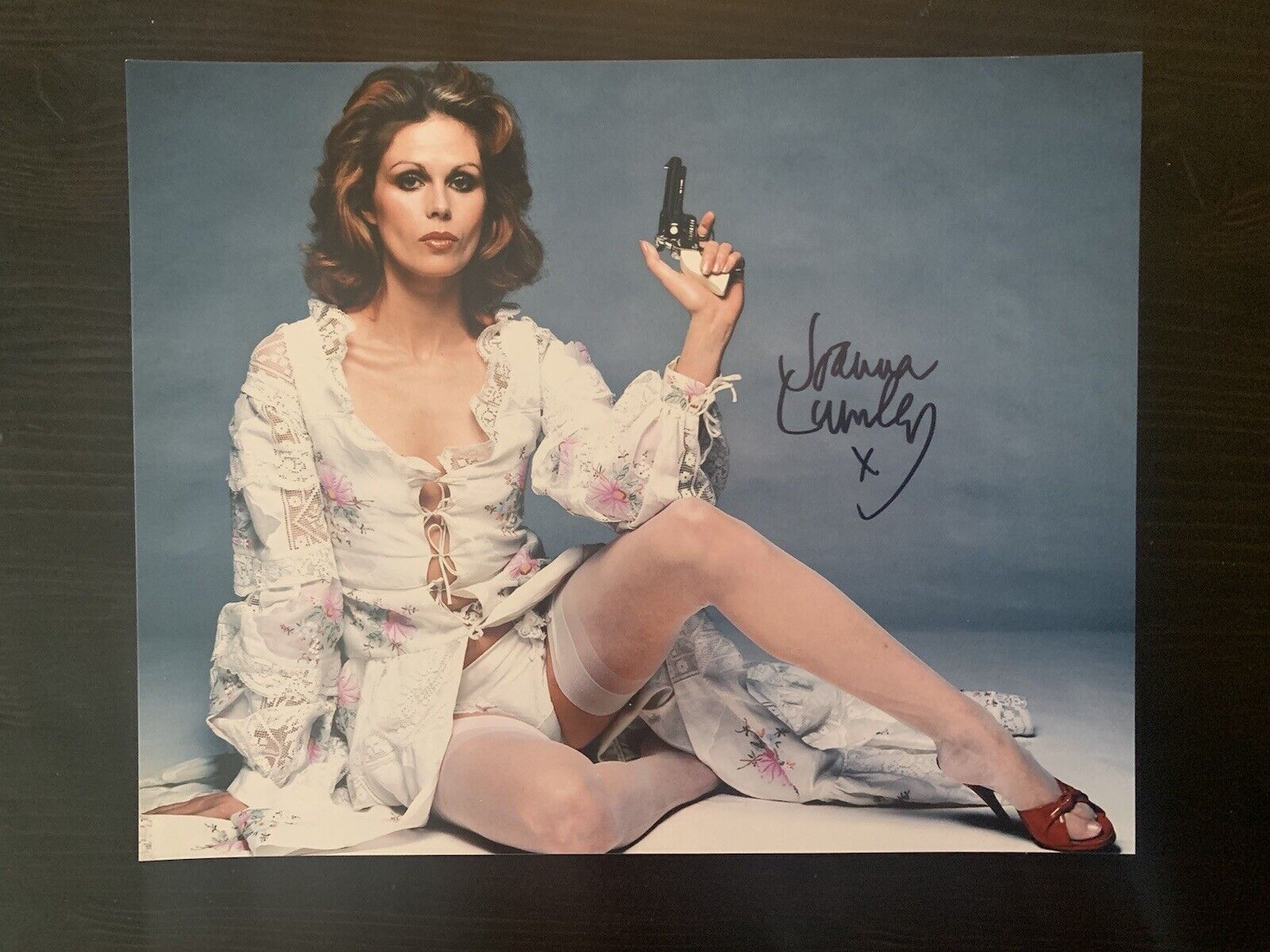 JOANNA LUMLEY Signed 8x10 Photo Poster painting ACTRESS AUTOGRAPHED BOND GIRL VERY RARE