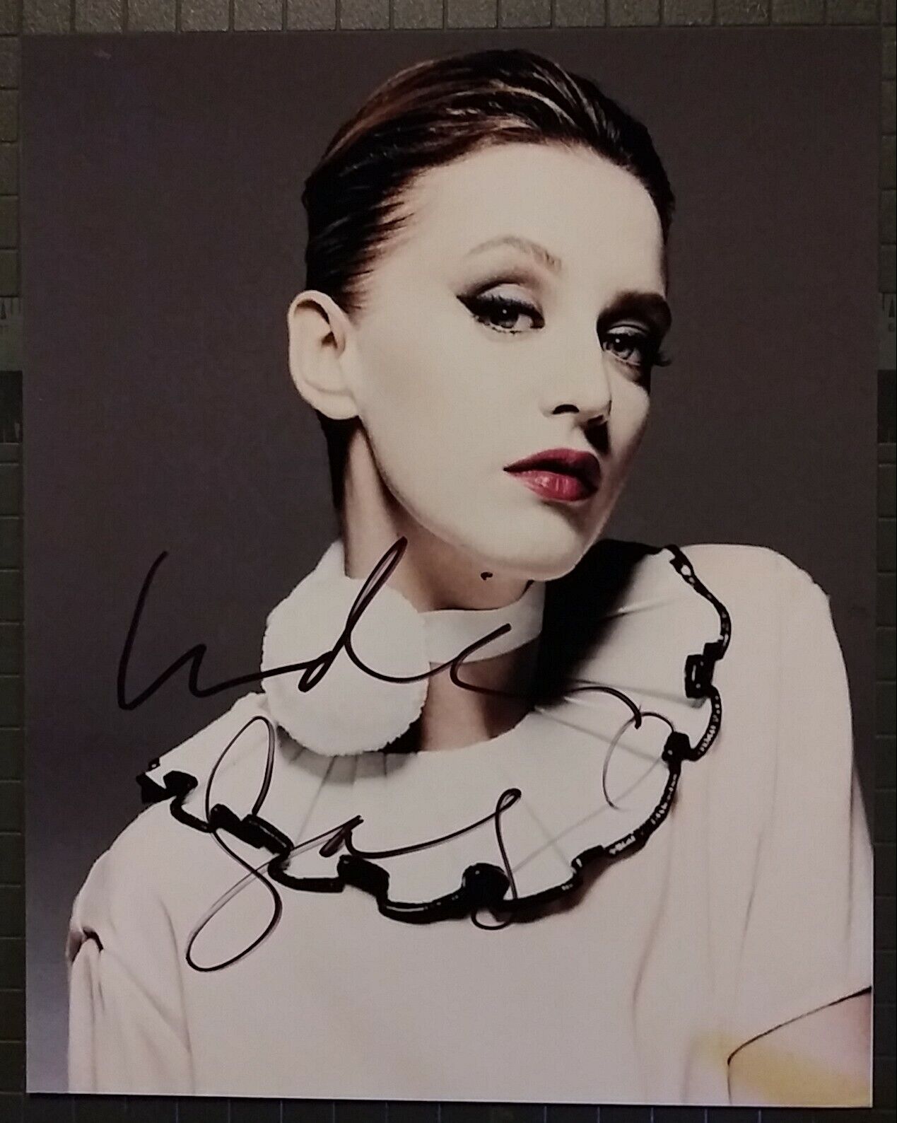 Ludivine Sagnier signed 8x10