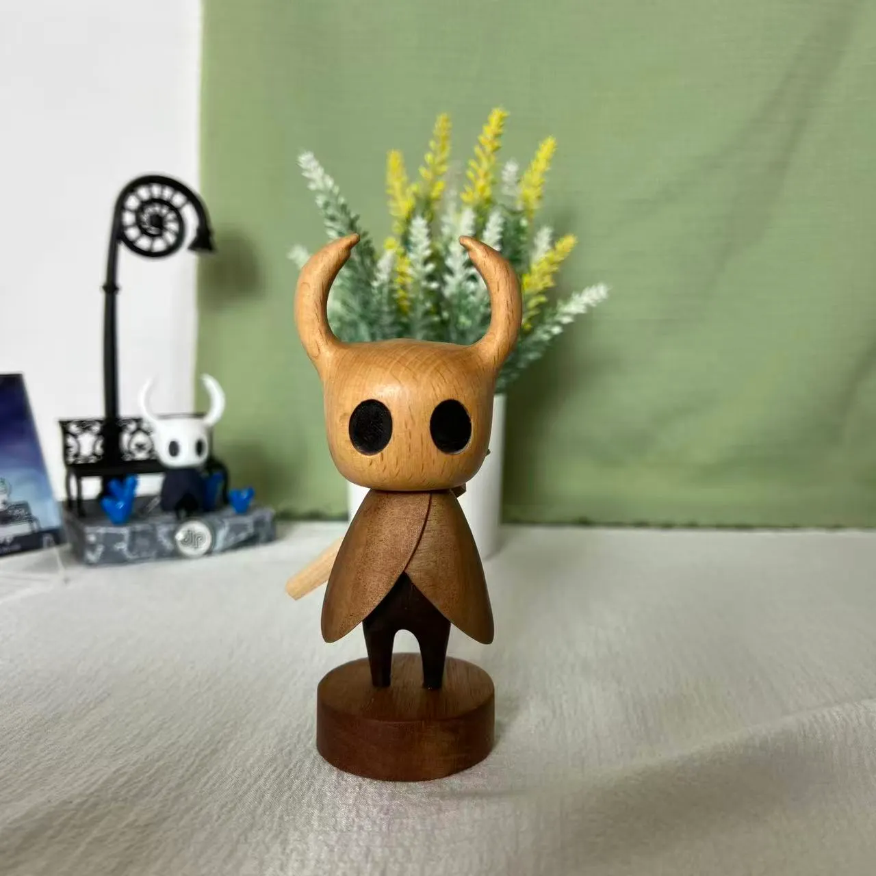 Hollow Knight Woodcarving Desktop Ornament