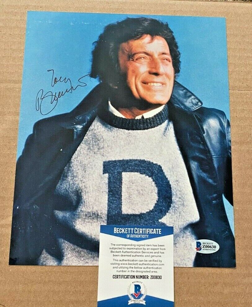 TONY BENNETT SIGNED 8X10 Photo Poster painting BECKETT CERTIFIED MUSIC #5