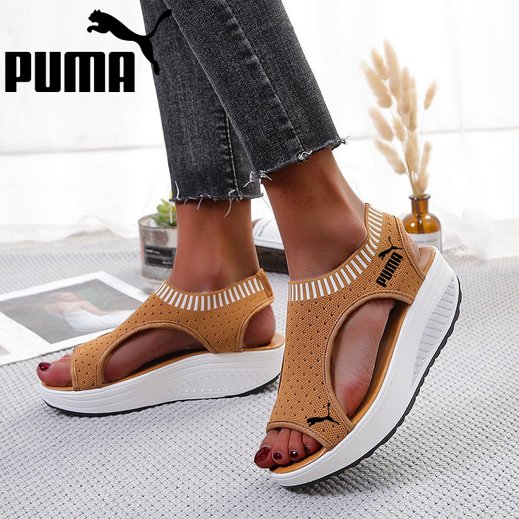MÓDNÍ SPORTOVNÍ SANDÁLY NA KLÍNKU PUMA