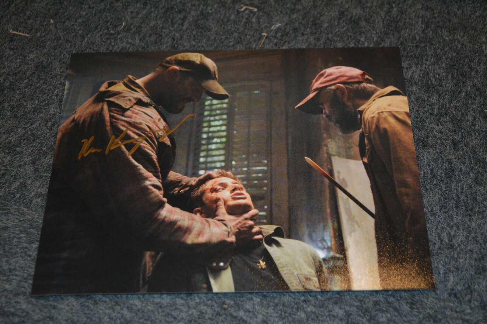 KEN KIRZINGER signed autograph 8x10 (20x25 cm) In Person SUPERNATURAL