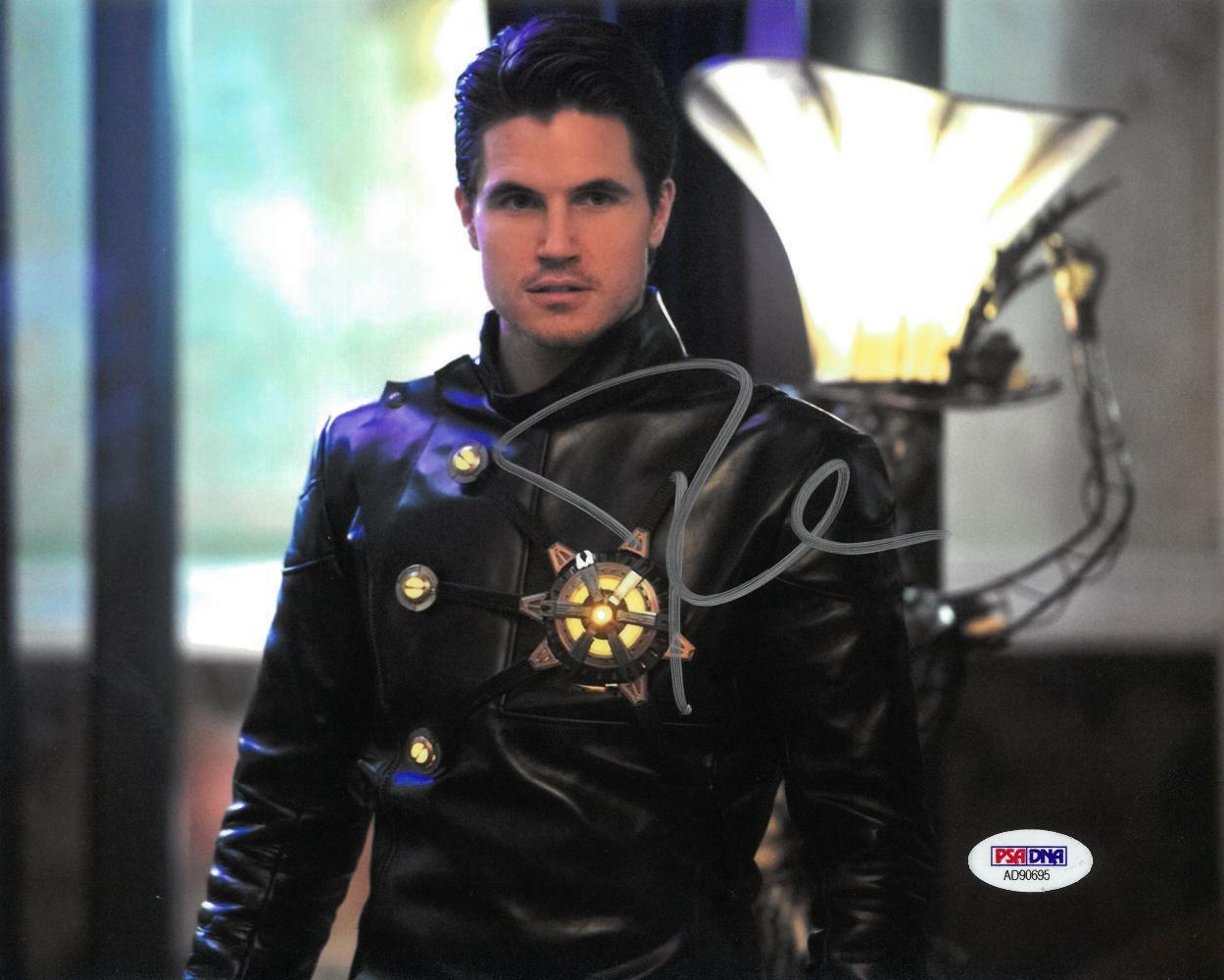 Robbie Amell Signed The Flash Authentic Autographed 8x10 Photo Poster painting PSA/DNA #AD90695