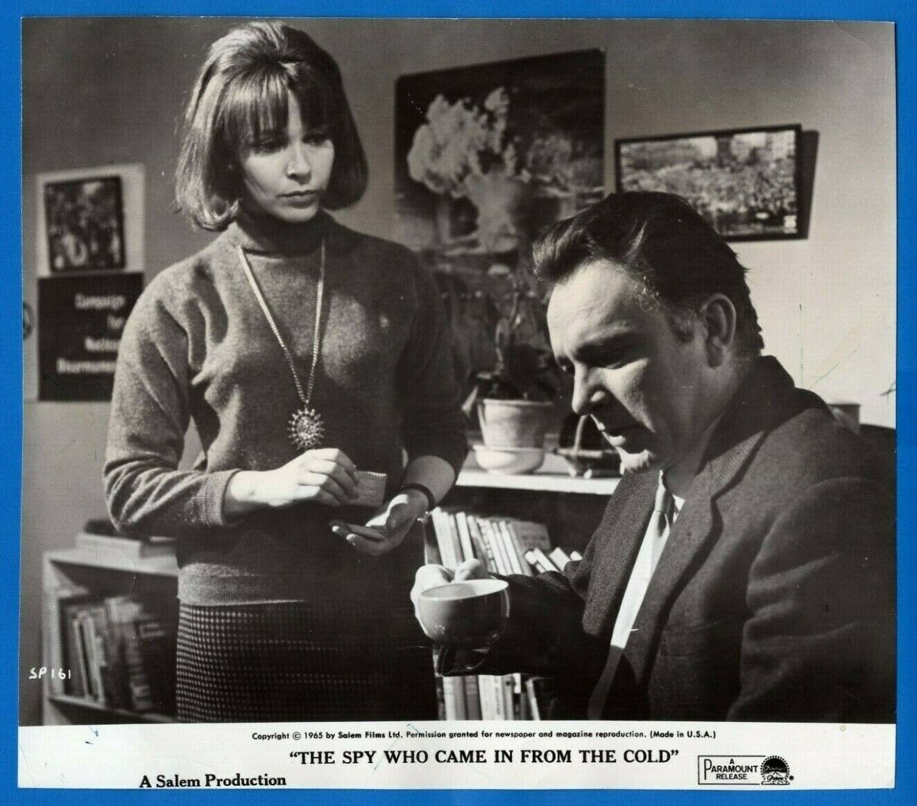 RICHARD BURTON CLAIRE BLOOM 7.5x8.5 Photo Poster painting 1965 THE SPY WHO CAME IN FROM THE COLD