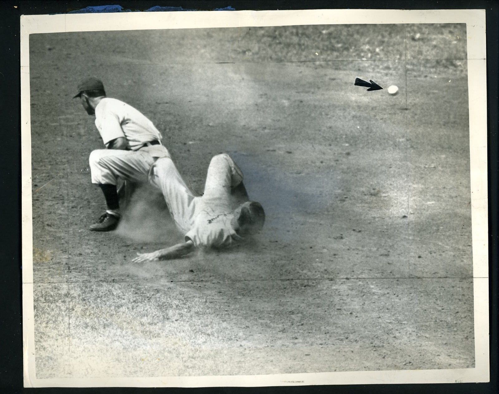 Eddie Basinski & Bobby Sturgeon 1947 Press Wire Photo Poster painting Cubs Pittsburgh Pirates