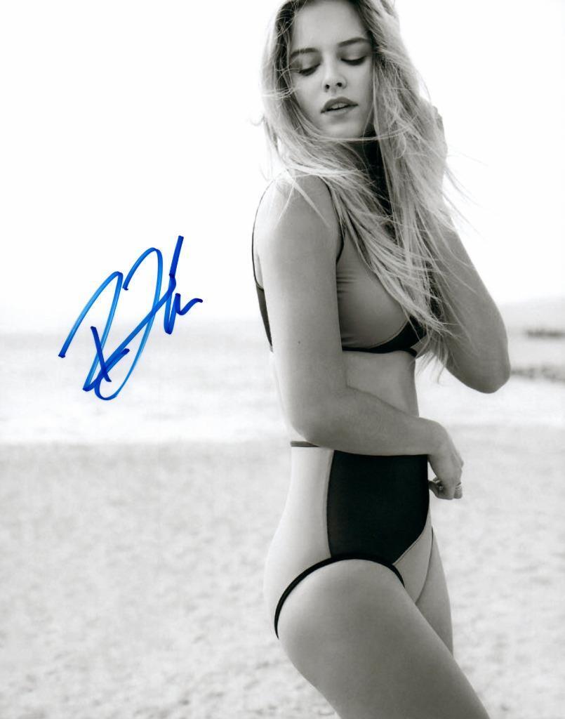 Tiera Skovbye signed 8x10 autographed Photo Poster painting + COA