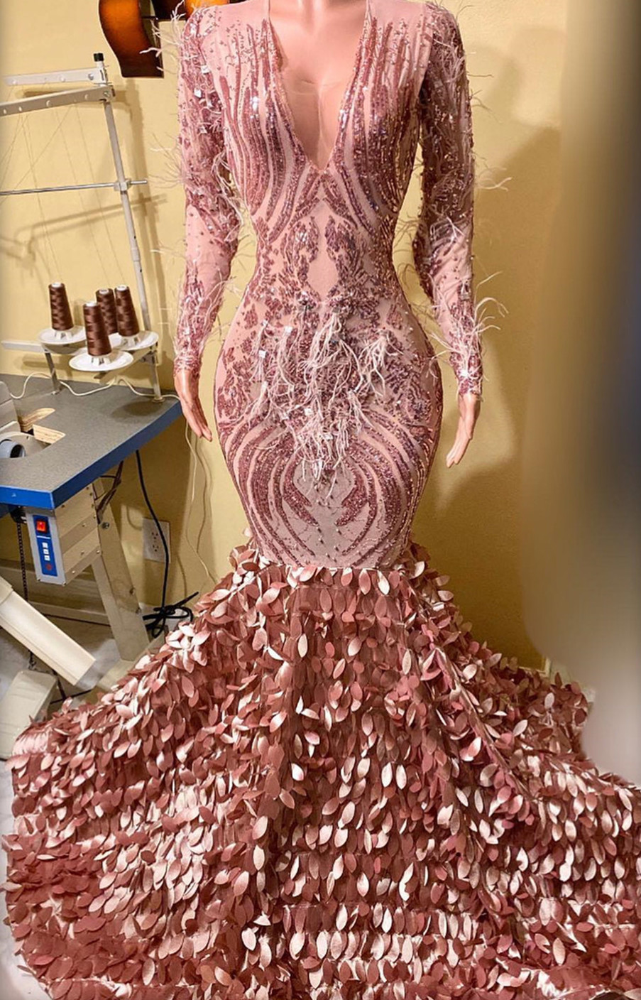 Dresseswow Rose Pink Mermaid Prom Dress Long Sleeves V-Neck Sequins Online