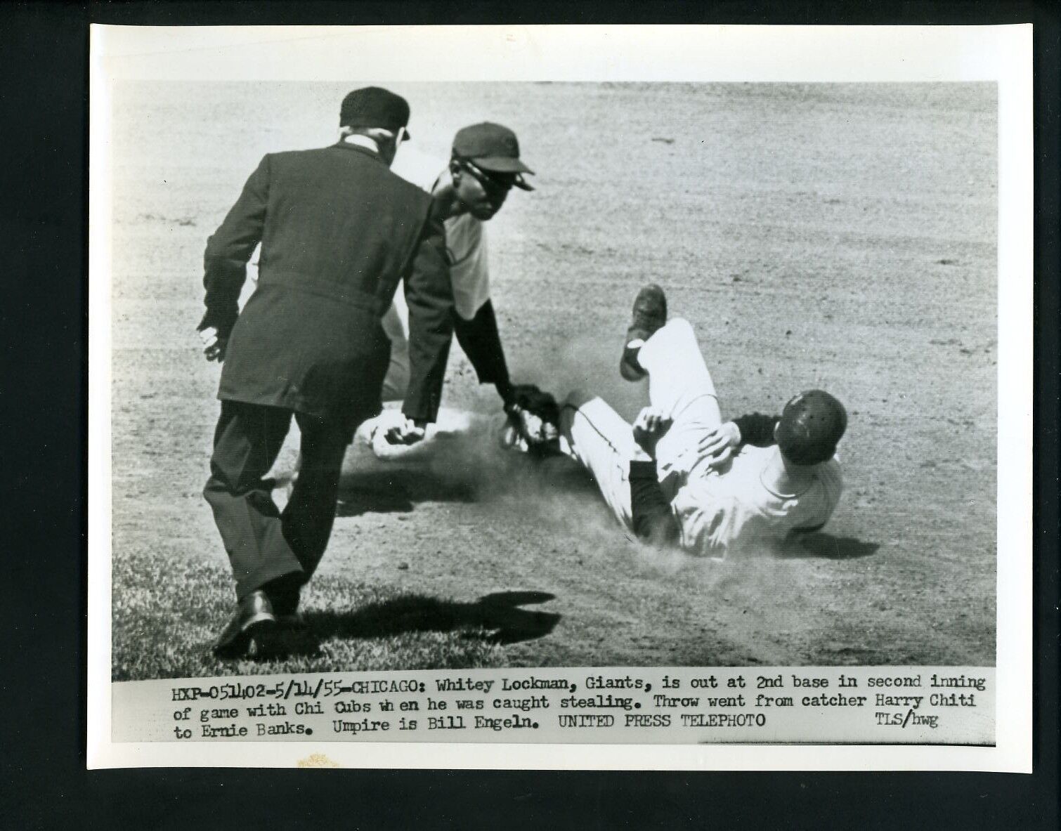 Ernie Banks play at second base 1955 Wire Photo Poster painting Cubs Whitey Lockman Giants