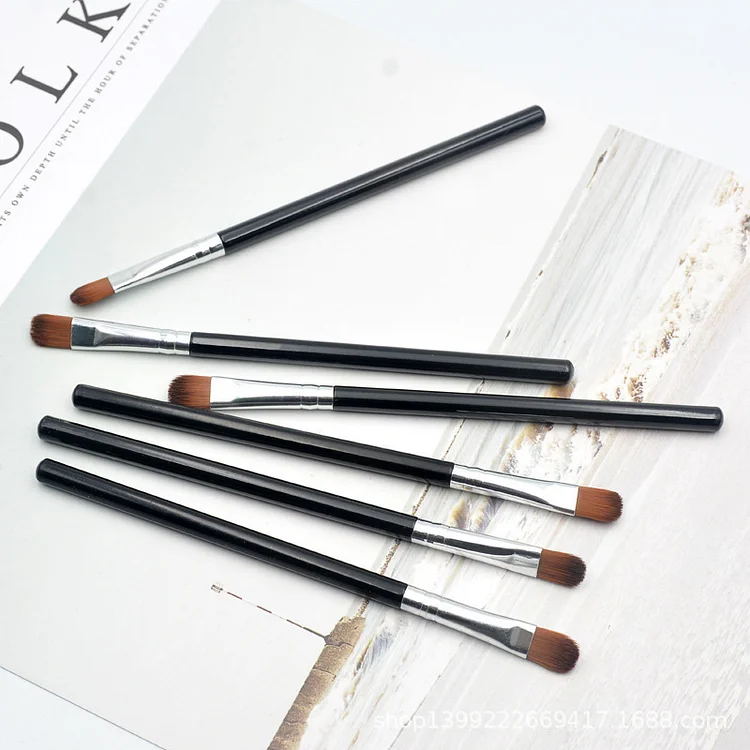 Single Eyeshadow Brush (just one)