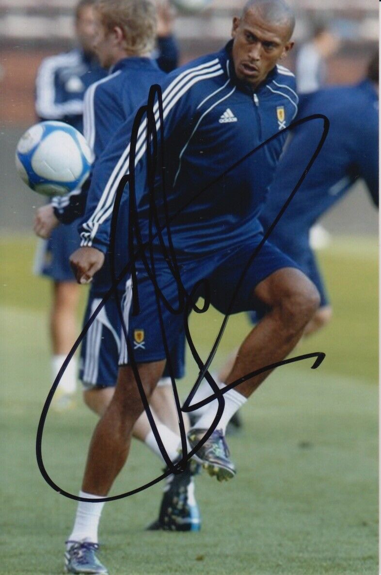 CHRIS IWELUMO HAND SIGNED 6X4 Photo Poster painting - FOOTBALL AUTOGRAPH - SCOTLAND.