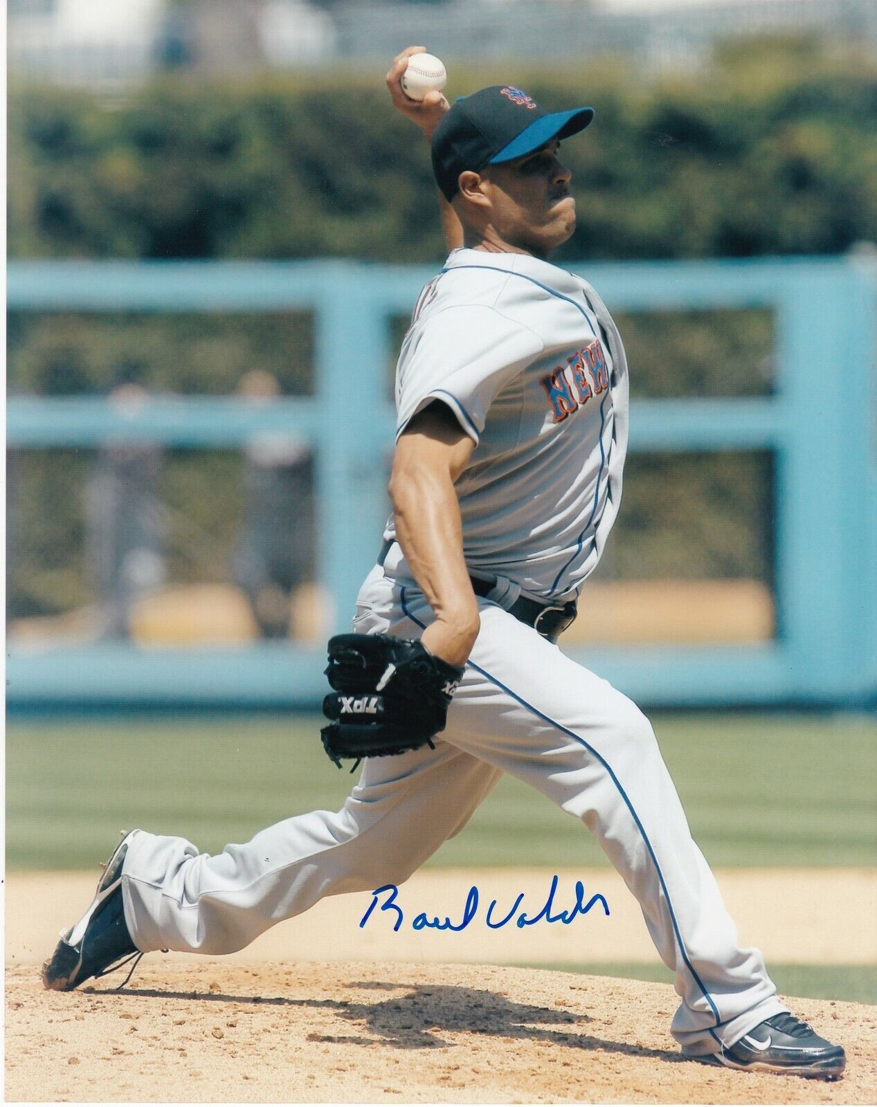 RAUL VALDEZ NEW YORK METS ACTION SIGNED 8x10