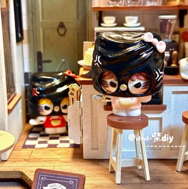Mini Robber Kitty with Mask Charm